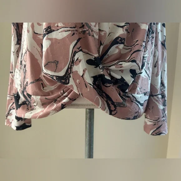 Cute Top - Picture 3 of 6